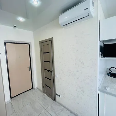 вид моря,13 фонтана,кораблик,рыба