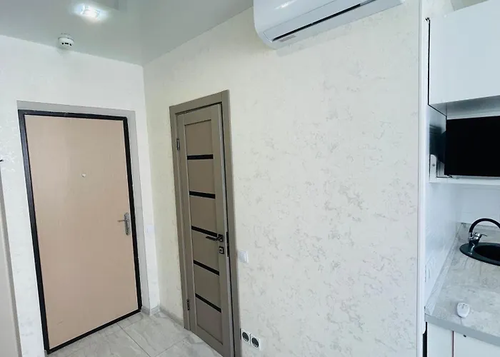 вид моря,13 фонтана,кораблик,рыба