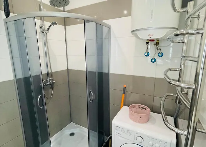 вид моря,13 фонтана,кораблик,рыба *